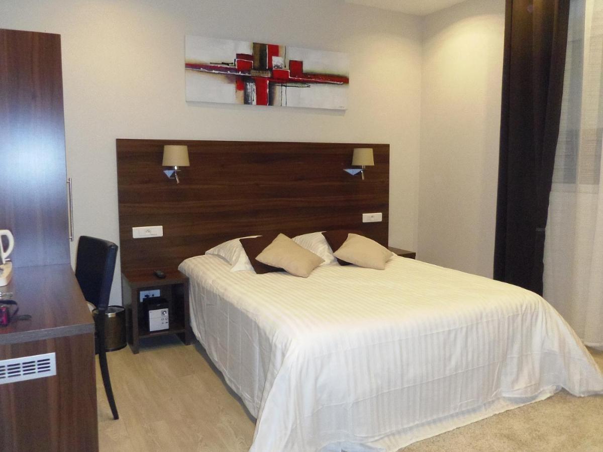 Hotel Le Belvedere Сен-Киприен Екстериор снимка