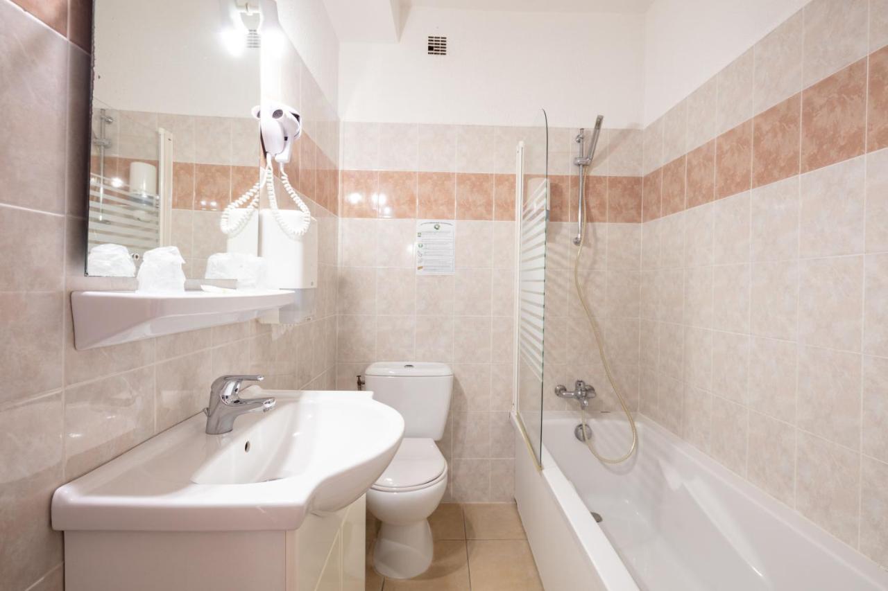 Hotel Le Belvedere Сен-Киприен Екстериор снимка