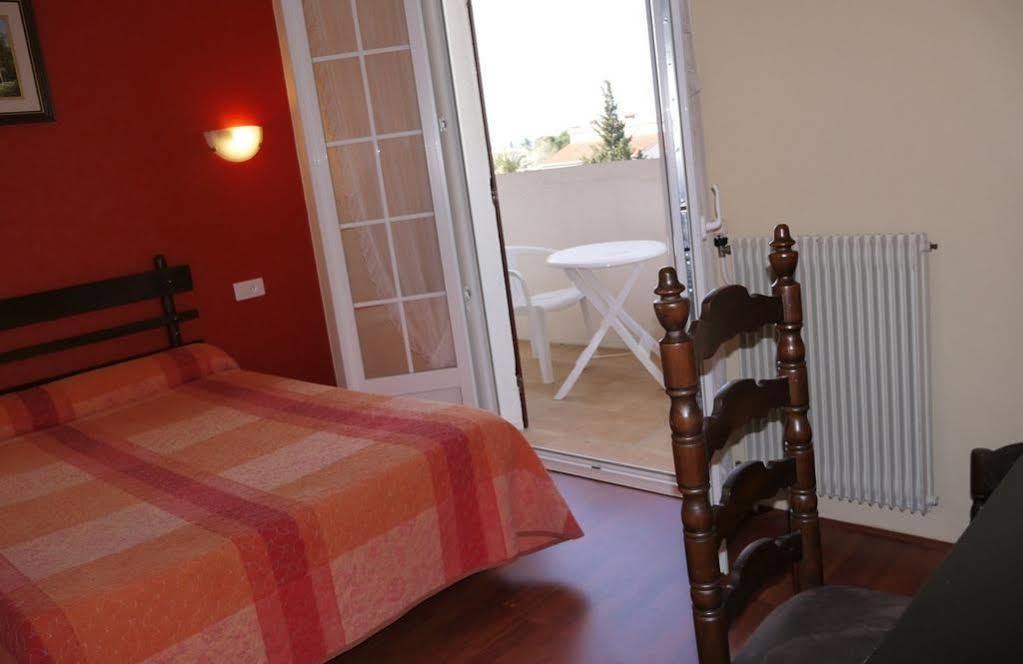 Hotel Le Belvedere Сен-Киприен Екстериор снимка
