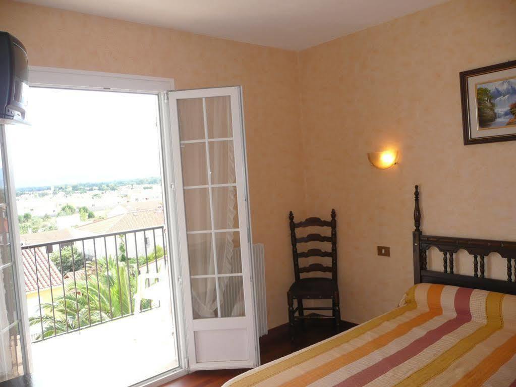 Hotel Le Belvedere Сен-Киприен Екстериор снимка